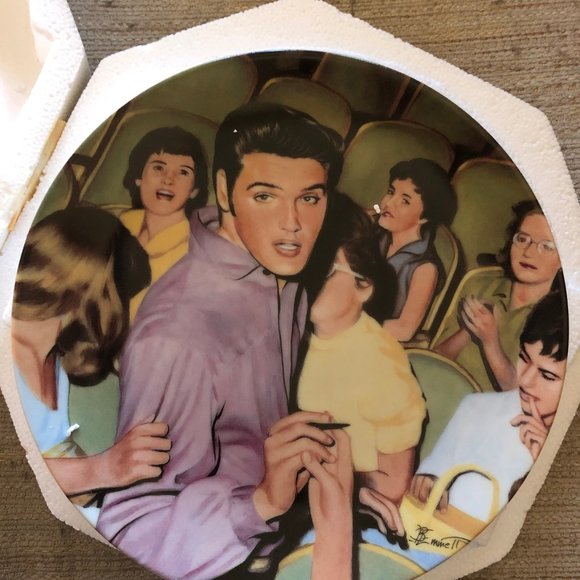 ELVIS PRESLEY COLLECTOR PLATES - SET OF 8 - Picture 4 of 8